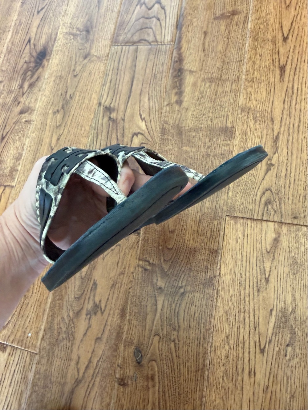 Tory Burch 8.5 Leigh Flip Flop Double T Logo Snake Print Leather Sandals $228 - Picture 4 of 5